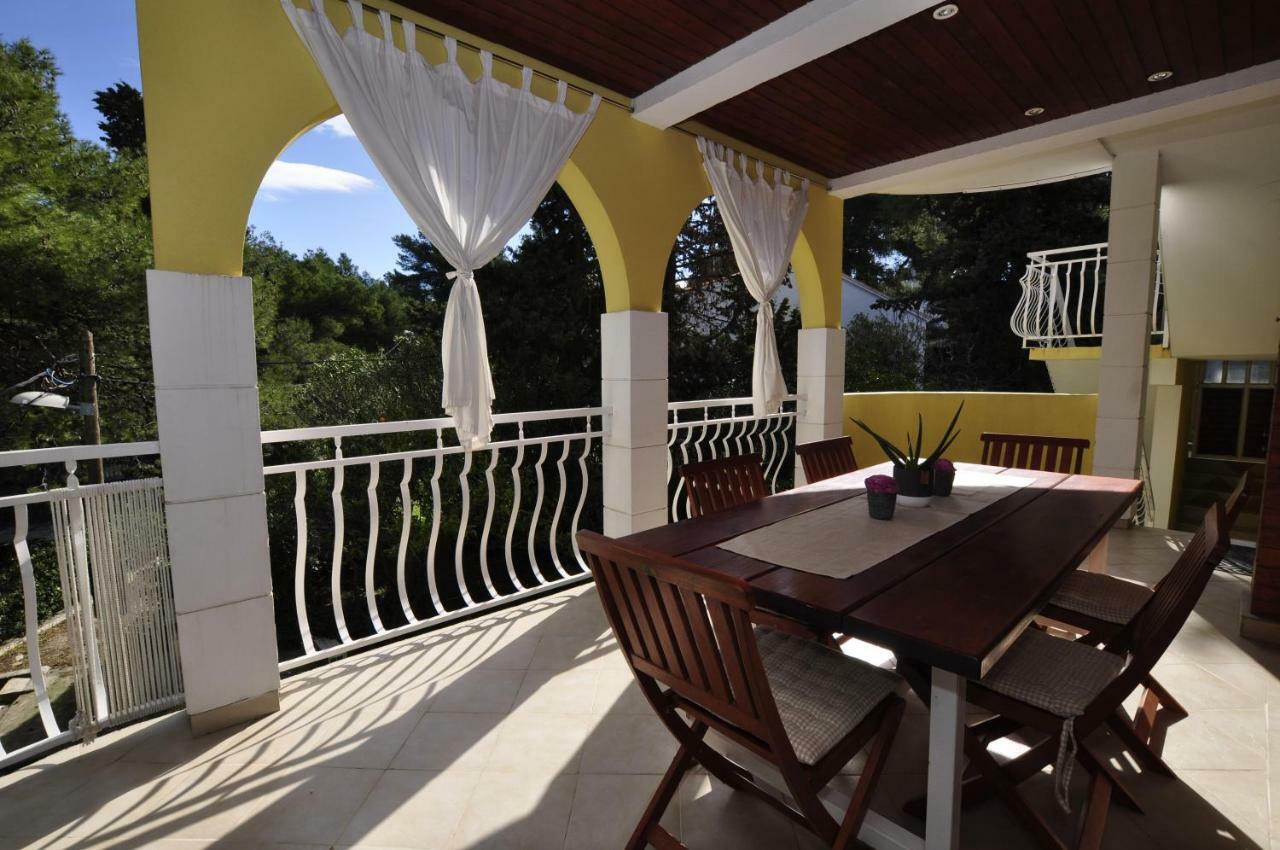 Apartment Toya Slatine Luaran gambar