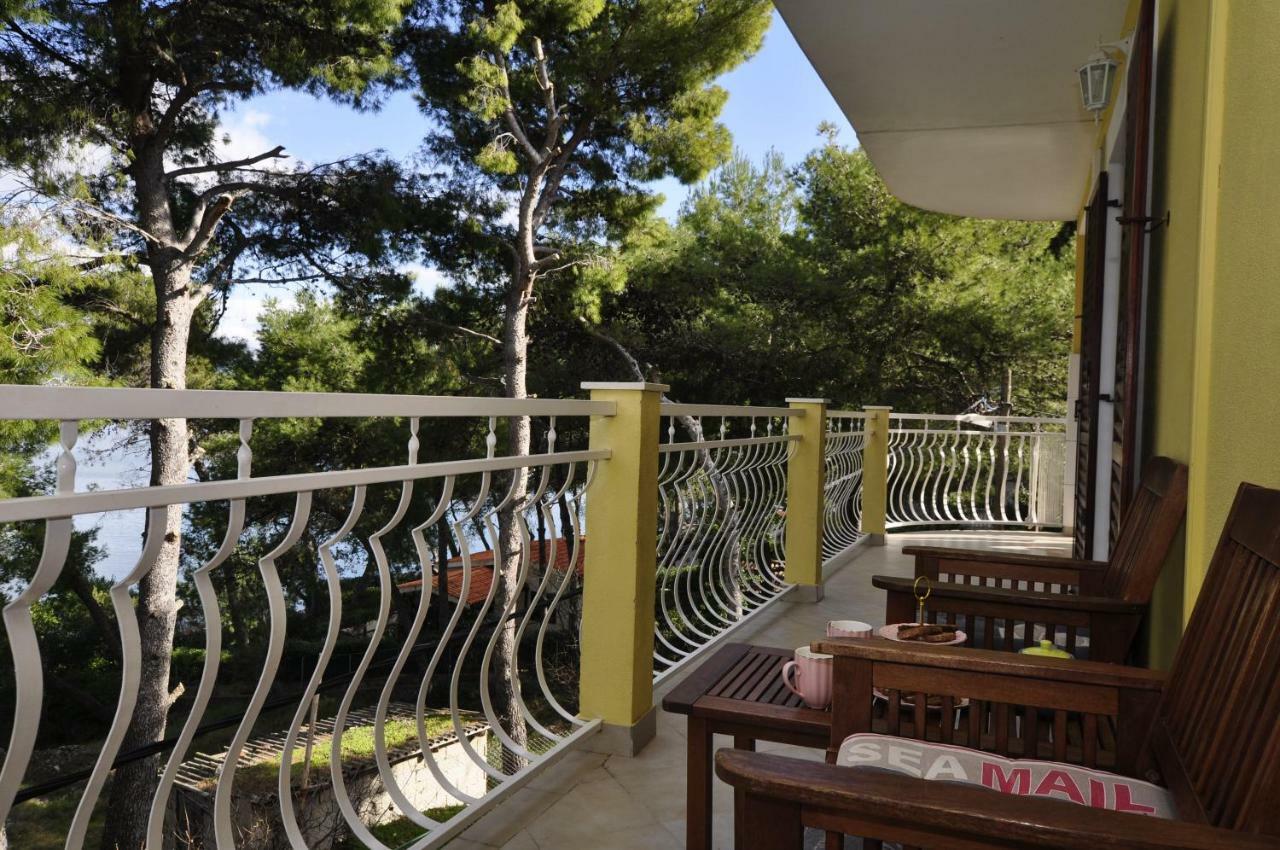 Apartment Toya Slatine Luaran gambar