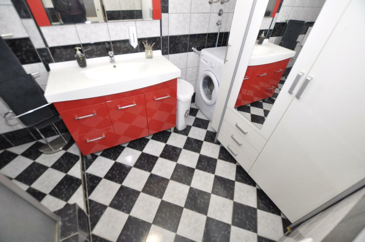 Apartment Toya Slatine Luaran gambar