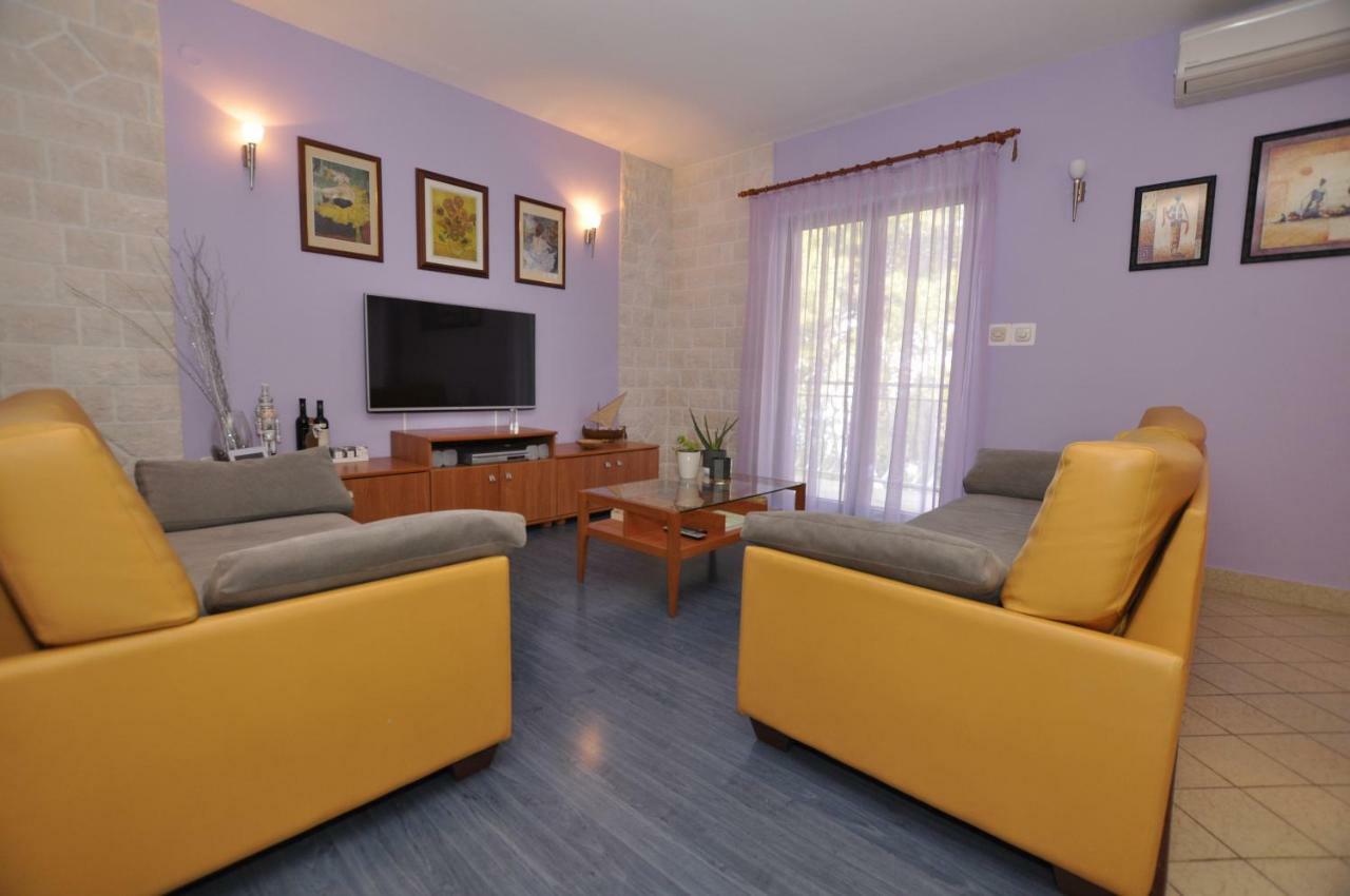 Apartment Toya Slatine Luaran gambar